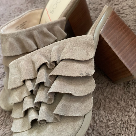 Sole Society Tan Suede Ruffle Mules w Wooden Heels - Picture 7 of 7